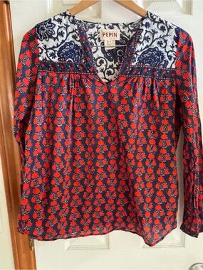 Anthropologie by Pepin Red & Navy Printed V-Neck Tunic Top